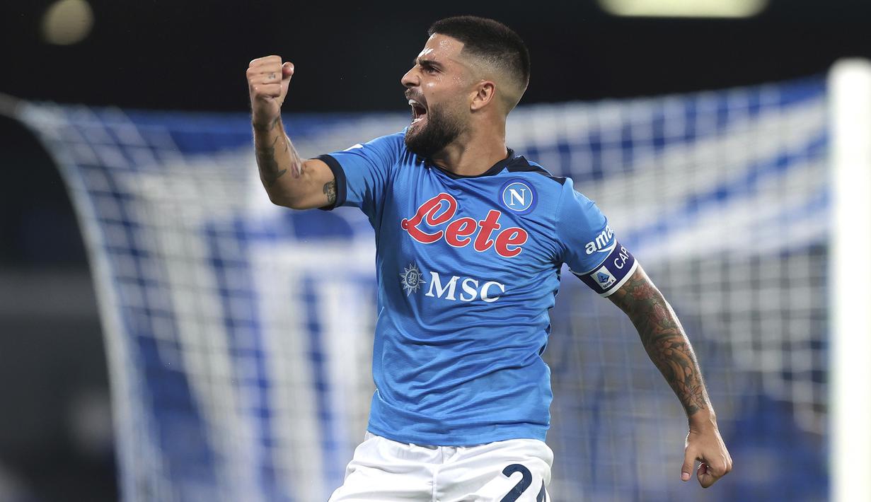 Lorenzo Insigne. Striker Napoli ini mengikat kontrak terbaru selama 5 tahun dengan Il Partenopei sejak April 2017 dan akan habis akhir musim 2021/2022 ini. Total 11 musim, ia telah tampil dalam 404 laga di semua kompetisi dengan mencetak 111 gol dan 88 assist. (LaPresse via AP/Alessandro Garofalo)