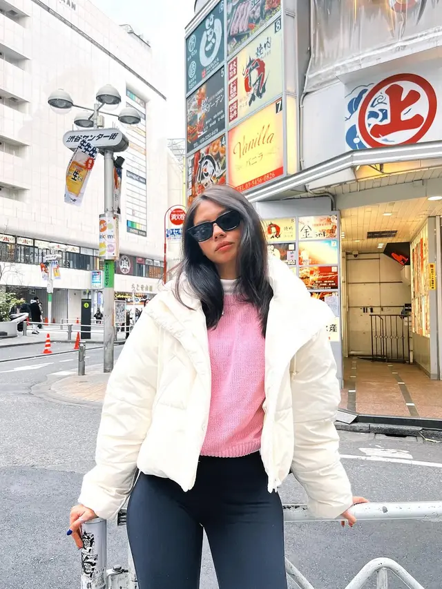 Kasual hingga Stylish di Musim Dingin, Ini Potret OOTD Yuki Kato Saat Liburan di Luar Negeri,