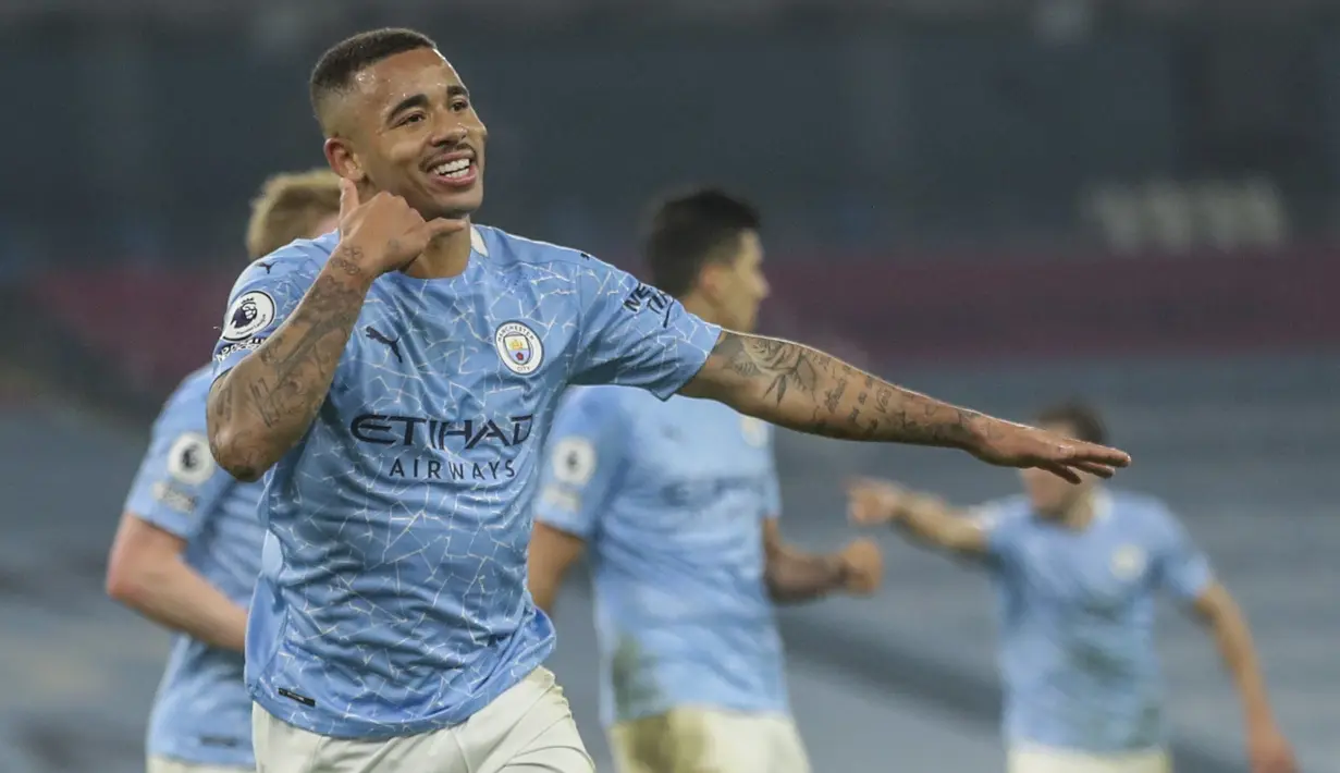 Penyerang Manchester City, Gabriel Jesus saat mencetak gol kedua timnya ke gawang Wolverhampton Wanderers pada pertandingan lanjutan Liga Inggris di stadion Etihad di Manchester, Inggris, Rabu (3/3/2021). City kini  kukuh di puncak klasemen dengan 62 poin dari 27 partai. (Carl Recine/Pool via AP)