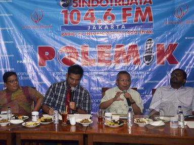 Suasana diskusi "Telenovela KPK-Polri" di Cikini, Jakarta, Sabtu (2/5/2015). Diskusi tersebut membahas hubungan antara KPK dan Polri yang kembali memanas. (Liputan6.com/Helmi Afandi) 