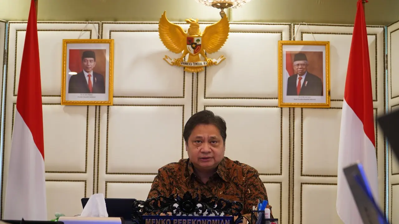 Menteri Koordinator Bidang Perekonomian Airlangga Hartarto, dalam Konferensi Pers Ratas Evaluasi PPKM, Senin (13/12/2021). (Sumber ekon.go.id)