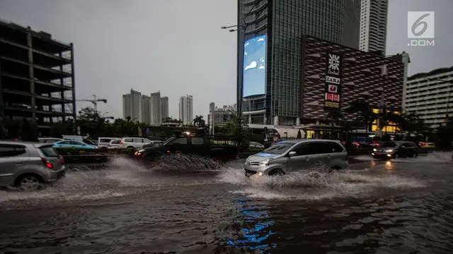Jalan MH Thamrin Tak Luput dari Banjir