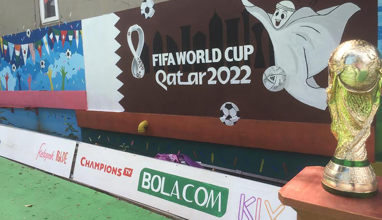 Butuh waktu tiga bulan bagi warga di Cluster Cemara Depok Maharaja untuk menghias lingkungan mereka menjadi seperti sekarang ini. Di samping untuk menyemarakkan ajang Piala Dunia 2022, para warga juga menaruh harapan hasil karya mereka dalam menghias lingkungan dengan nuansa Piala Dunia dapat berbuah manis dengan menjuarai Lomba Bucin Piala Dunia, Hias Kampungmu! yang diselenggrakan Emtek Group yang akan diumumkan pada pre-match partai final yang ditayangkan langsung SCTV dan IVM. (Istimewa)