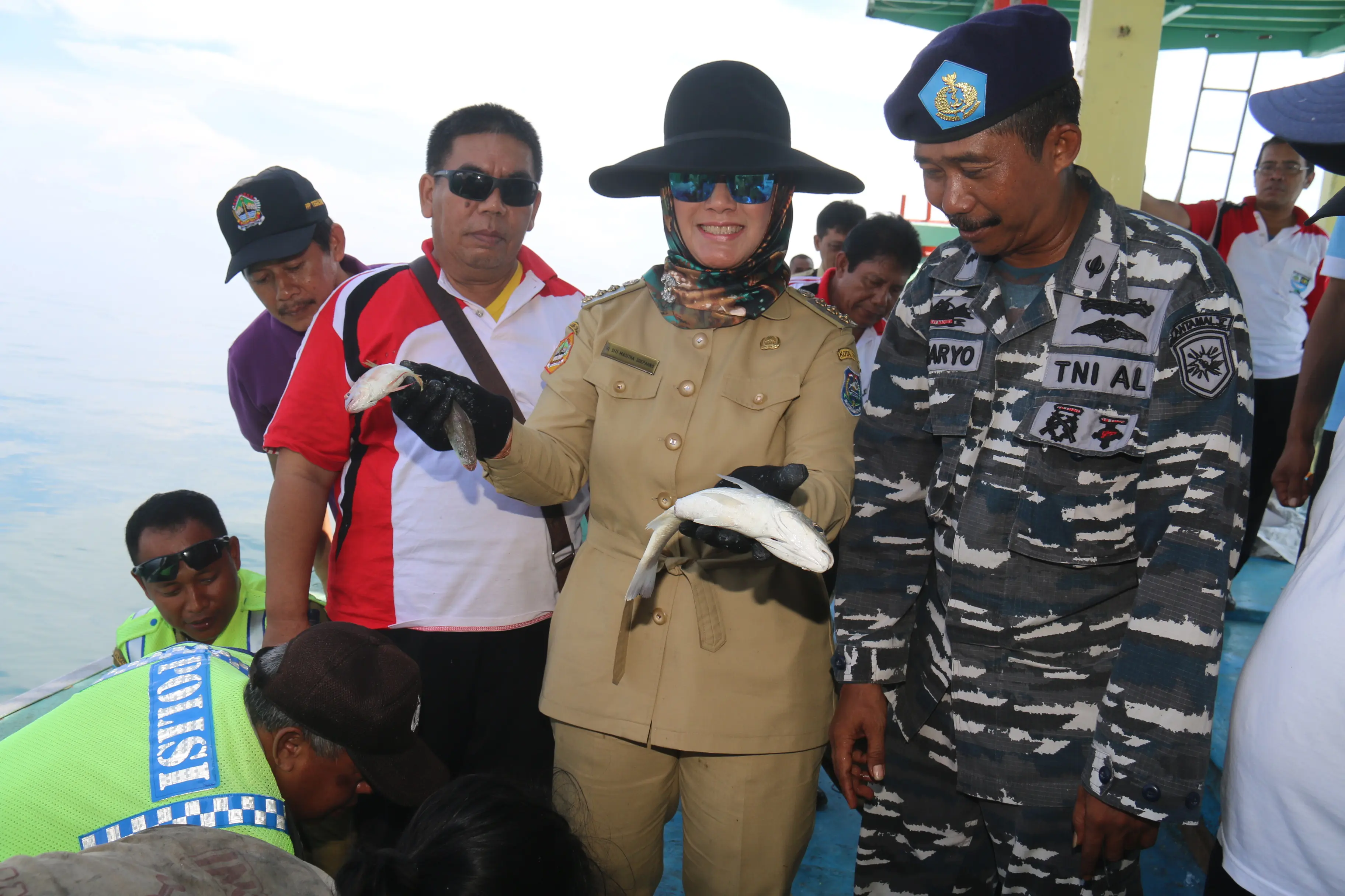 Wali Kota Tegal sampai praktik tangkap ikan ke laut demi buktikan ucapan bahwa cantrang tak merusak lingkungan. (Liputan6.com/Fajar Eko Nugroho)