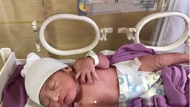 [Bintang] Ustaz Solmed dan April Jasmine