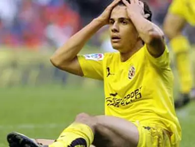 Reaksi kekecewaan striker Villarreal asal Brasil, Honorato da Silva Nilmar di laga lawan Athletic Bilbao yang berlangsung di San Mames Stadium, 20 September 2009. Bilbao unggul 3-2. AFP PHOTO / A. ARRIZURIETA 