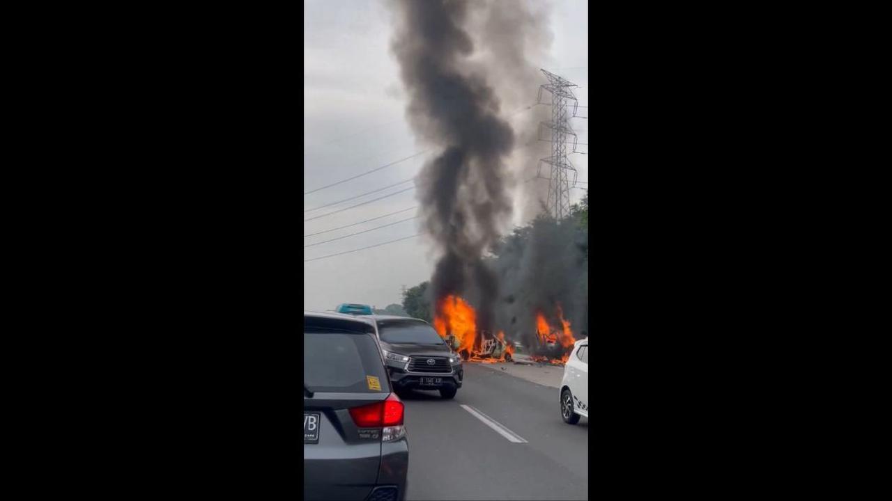 Sopir Gran Max Jadi yang Tewas Jadi Tersangka Kecelakaan Maut di Tol Japek KM 58