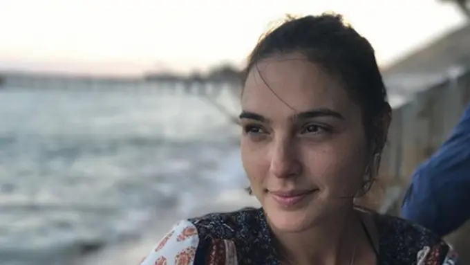 Gal Gadot dan Seleb Hollywood Lain Sering Tampilkan Bare Face
