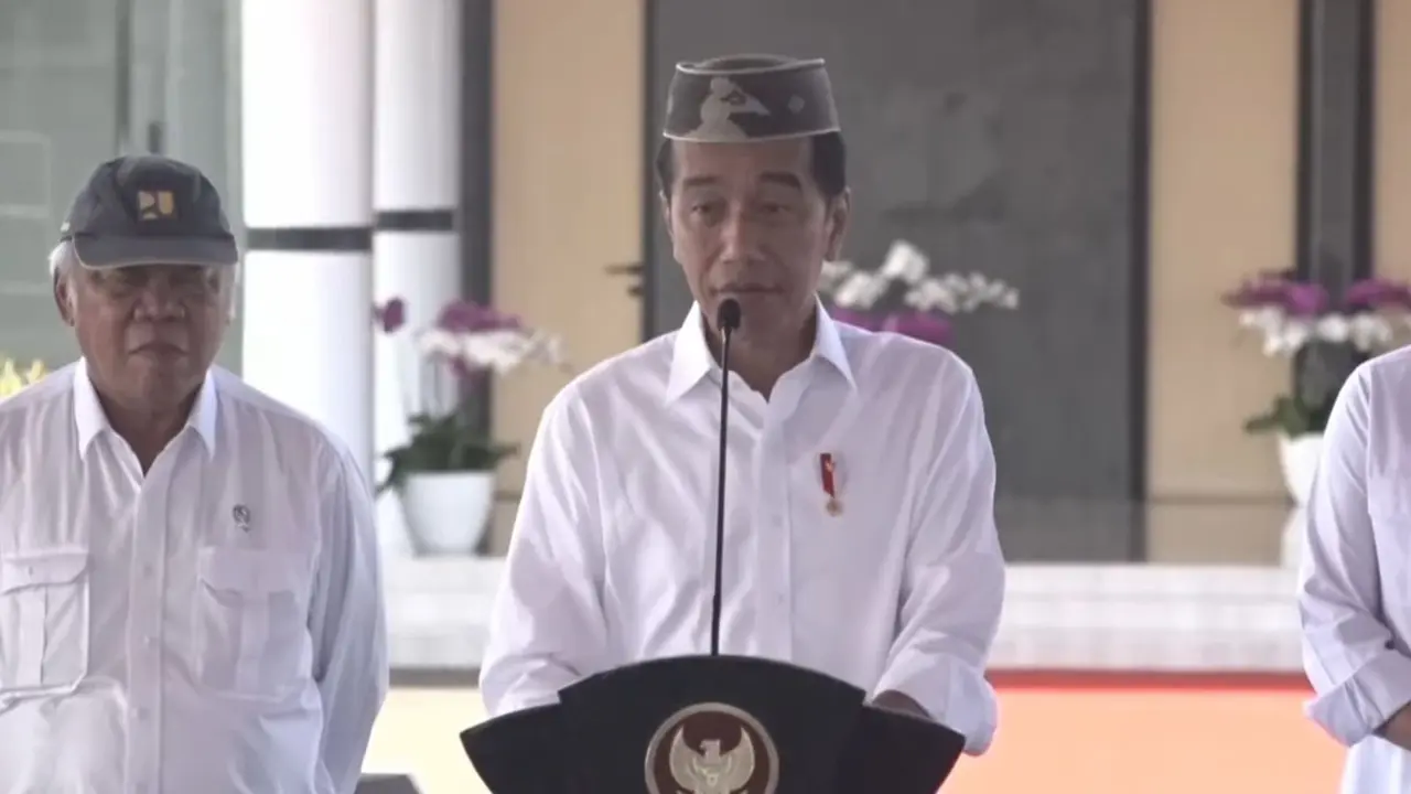 Presiden Joko Widodo atau Jokowi meresmikan Bandar Udara Panua Pohuwato di Provinsi Gorontalo, Senin (22/4/2024).