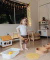 Lingkungan yang tertata dengan baik dan kegiatan yang sederhana dapat membantu anak merasa lebih percaya diri saat mencoba hal baru (Sumber: Pexels.com)