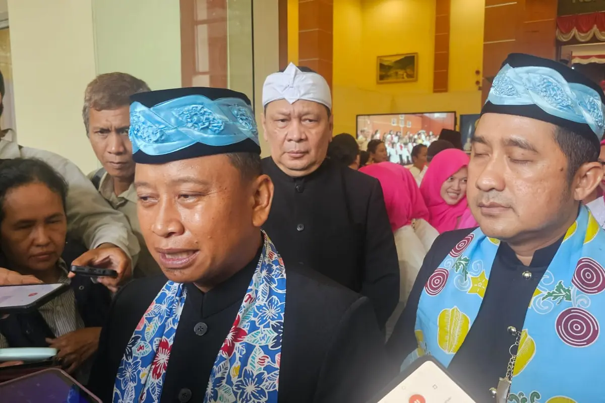 Wali Kota Depok Supian Suri usai mengikuti rapat paripurna di DPRD Kota Depok, Jawa Barat.
