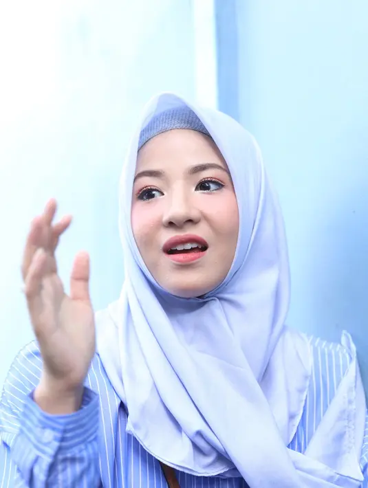 Istrinya menambahkan, bahwa istrinya tak seperti artis-artis lain saat berhijrah. Menurut ibu dua anak itu, berhijrah tidak perlu di ekspos. (Nurwahyunan/Bintang.com)