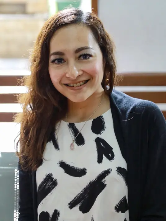 Berkaitan dengan hak asuh kedua anaknya, ia menyerahkan pada mantan suaminya. Ia beralasan, lantaran suaminya sangat telaten dalam mengurus anak-anaknya. (Galih W. Satria/Bintang.com)