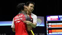 Aksi Hendra Setiawan/Mohammad Ahsan (depan) setelah terhenti di babak semifinal Piala Thomas 2018. (dok. PBSI)