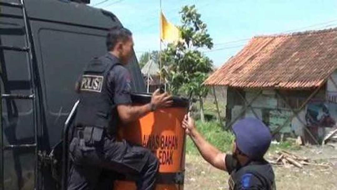 Gegana ledakkan mortir sisa Perang Dunia II