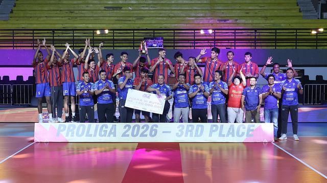 Surabaya Samator akhirnya memastikan diri sebagai peringkat ketiga putra Proliga 2026. Dalam laga penentu atau leg ketiga yang berlangsung di GOR Amongrogo, Yogyakarta, Kamis (23/4/2026) malam, tim asuhan Rodolfo Sanchez sukses menumbangkan Jakarta Garuda Jaya 3-0 (25-19, 25-17, 25-20). (Dok. PBVSI)