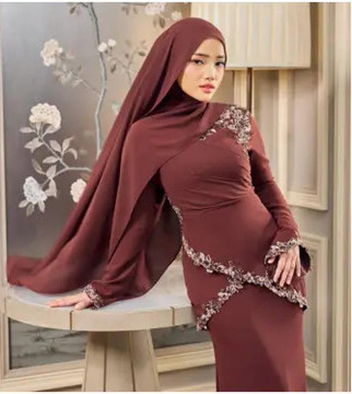 4 Gaya Fuji Jadi Model Baju Lebaran 2025 Brand Fesyen Malaysia