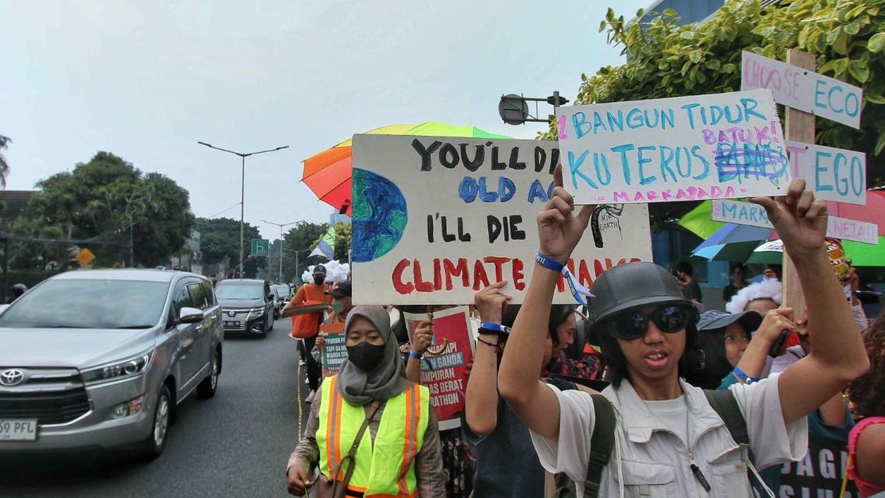 Dari pantauan di lapangan, terlihat massa melakukan aksi jalan kali dari Taman Menteng sekitar pukul 12.00 WIB hingga sampai di Tugu Proklamasi pada pukul 13.30 WIB.<br>