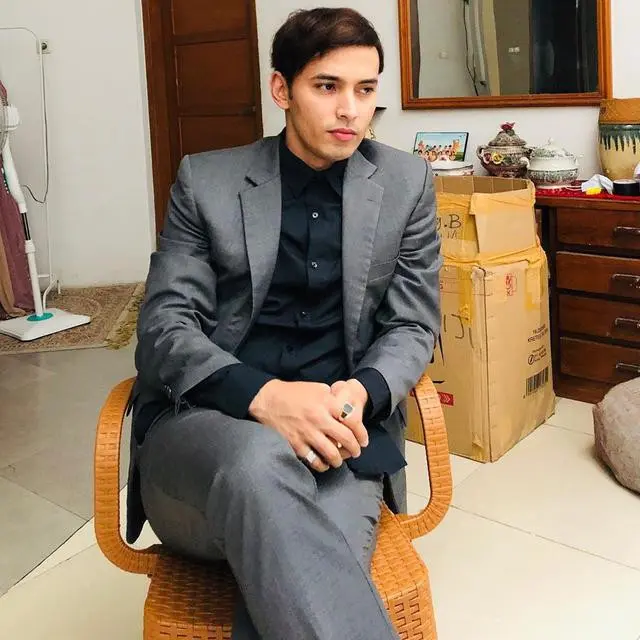 Siapa sangka ternyata aktor Rifky Alhabsyi dulunya adalah atlet sepak bola yang kini beralih menjadi seorang aktor dan sering berperan sebagai suami yang antagonis.