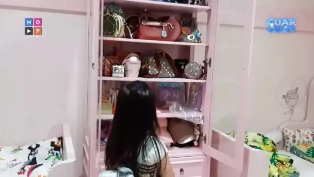 Potret kamar tidur Thalia dan Thania anak Sarwendah dan Ruben Onsu (Sumber: YouTube/ MOP Channel)