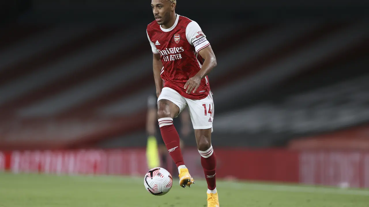 Gol Eddie Nketiah Antar Arsenal Bungkam West Ham 2-1