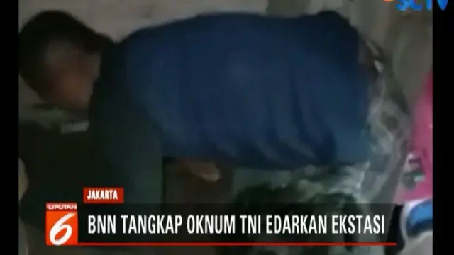 Dua orang penyelundup narkotika jenis ekstasi jaringan Medan-Lubuk Linggau ditangkap. Satu di antaranya adalah oknum TNI berinisial Serda SM.