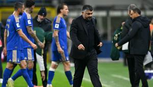 Pelatih Timnas Italia, Gennaro Gattuso, tampak sedih setelah dikalahkan dalam pertandingan kualifikasi Piala Dunia FIFA 2026 zona Eropa antara Italia dan Norwegia, di Stadion San Siro, Milan, Senin (17-11-2025) dini hari WIB. (Stefano RELLANDINI/AFP)