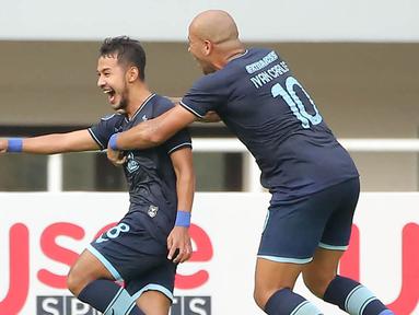 Gol tunggal Gian Zola mengantarkan Persela Lamongan memetik poin penuh atas Persiraja Banda Aceh dalam laga pekan ke-5 BRI Liga 2021/2022 di Stadion pakansari, Bogor, Selasa (28/9/2021). Persela sementara menempati posisi 9 sedangkan Persiraja di posisi juru kunci. (Bola.com/ M Iqbal Ichsan)