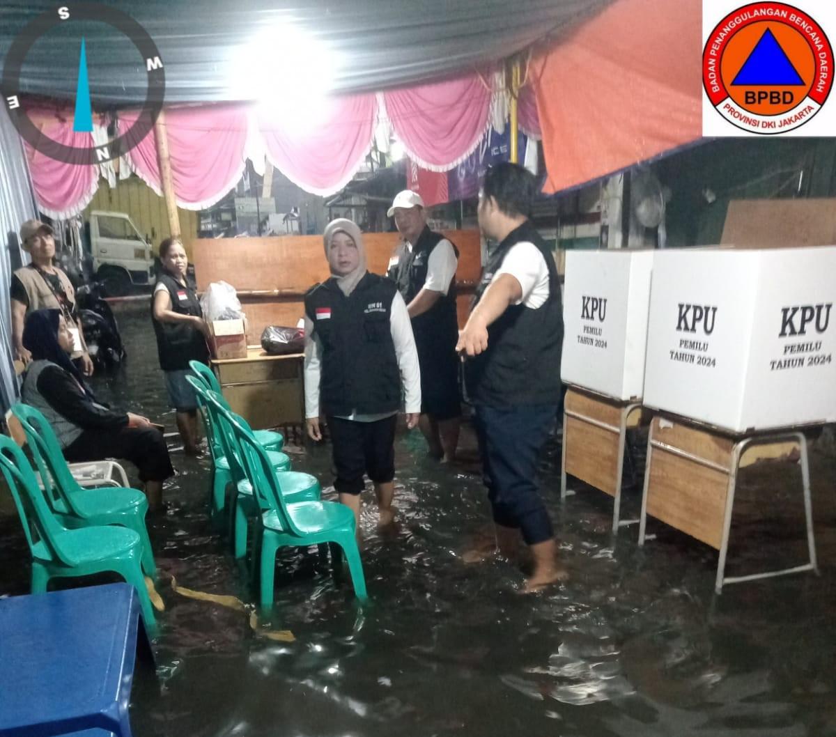 Isnawa menyebut sejumlah TPS yang terdampak banjir didominasi di kawasan Jakarta Barat. Beberapa TPS akhirnya dipindah ke lokasi lain.&nbsp;
