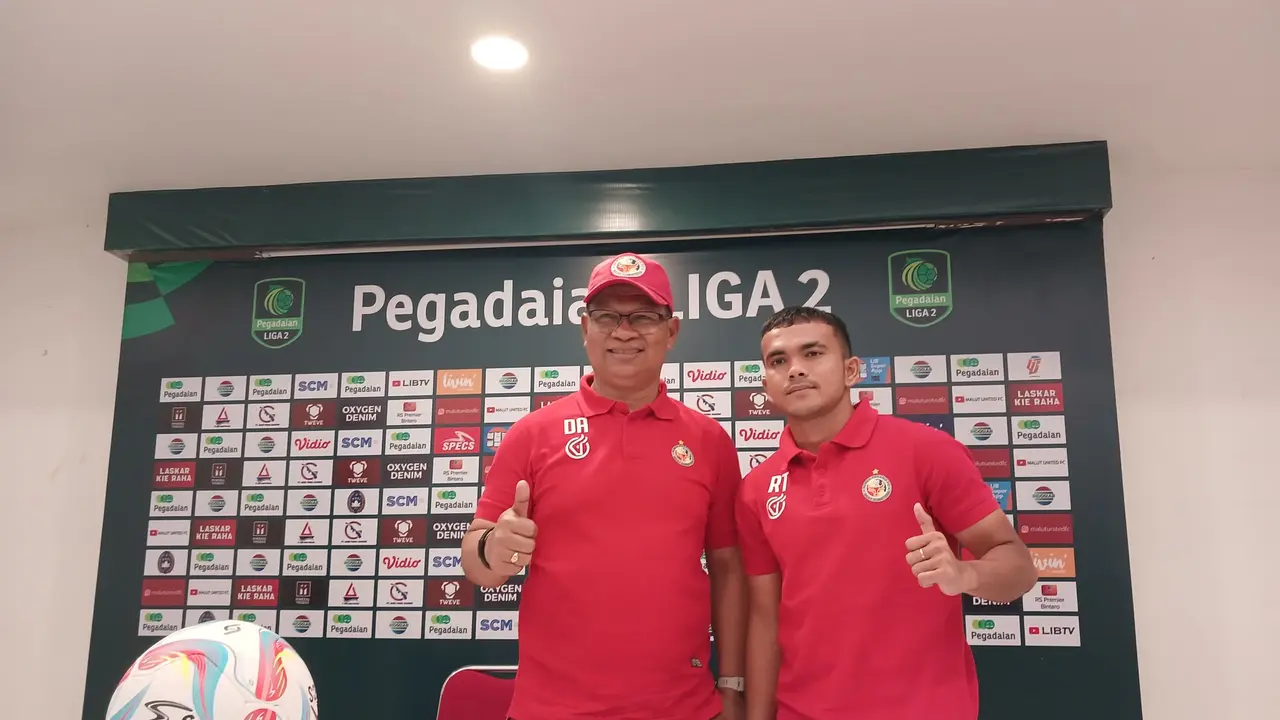 Delfi Adri dan Roken Tampubolon - Semen Padang di Pegadaian Liga 2 2023/2024