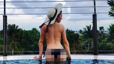 Aktris Amber Heard berpose di sebuah kolam renang di Bali, Indonesia. Mantan istri aktor Johnny Depp tampil topless saat berlibur di Pulau Dewata tersebut. (Instagram/@amberheard)