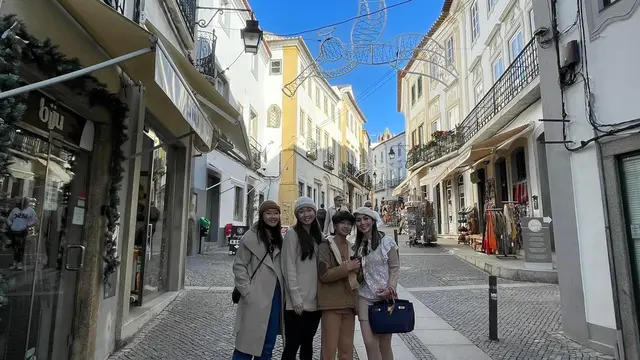 Imelda Budiman bersama suami dan ketiga anaknya berlibur ke Lisbon, Portugal, dan Spanyol. (IST)