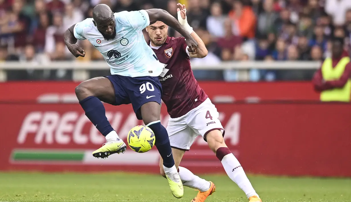 Berkat kemenangan ini, Inter Milan naik ke posisi dua klasemen Liga Italia menggusur Lazio. (Fabio Ferrari/LaPresse via AP)