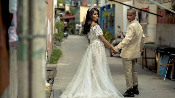 Pasangan Tunawisma Ini Jalani Sesi Foto Postwedding, 7 Potretnya Bikin Kagum. (Sumber: Instagram/rab4love)