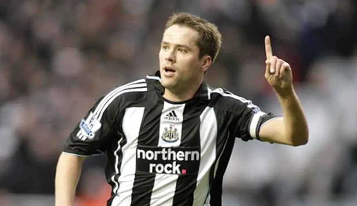 Michael Owen celebrates scoring the first goal during an FA Premier League match between Newcastle United and West Ham United at St James' Park, on January 10, 2009. AFP PHOTO/GRAHAM STUART