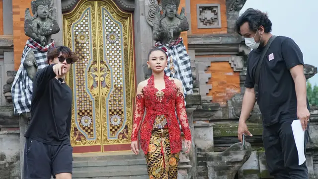 Kolaborasi Marcos Tjung dan Rossa (https://www.instagram.com/reel/CnstuKuB4SI/?igshid=Zjc2ZTc4Nzk%3D)