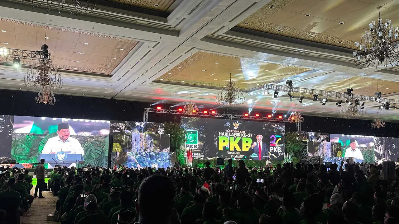Presiden Prabowo Subianto saat menghadiri Hari Lahir (Harlah) ke-27 di Jakarta International Convention Center (JICC) (Liputan6.com/Nanda Perdana Putra