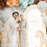 Ochi Rosdiana Saat Aqiqah Putra Pertamanya. [@ochi24]