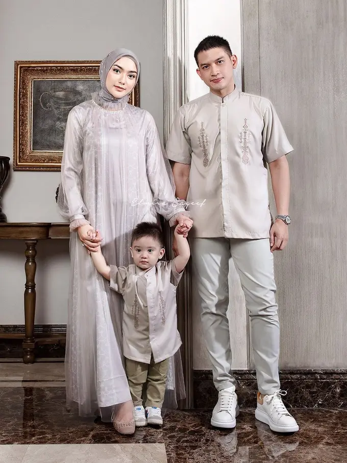 6 Gaya Lebaran ala Keluarga Citra Kirana, Inspirasi Baju Sarimbit Anti Boring