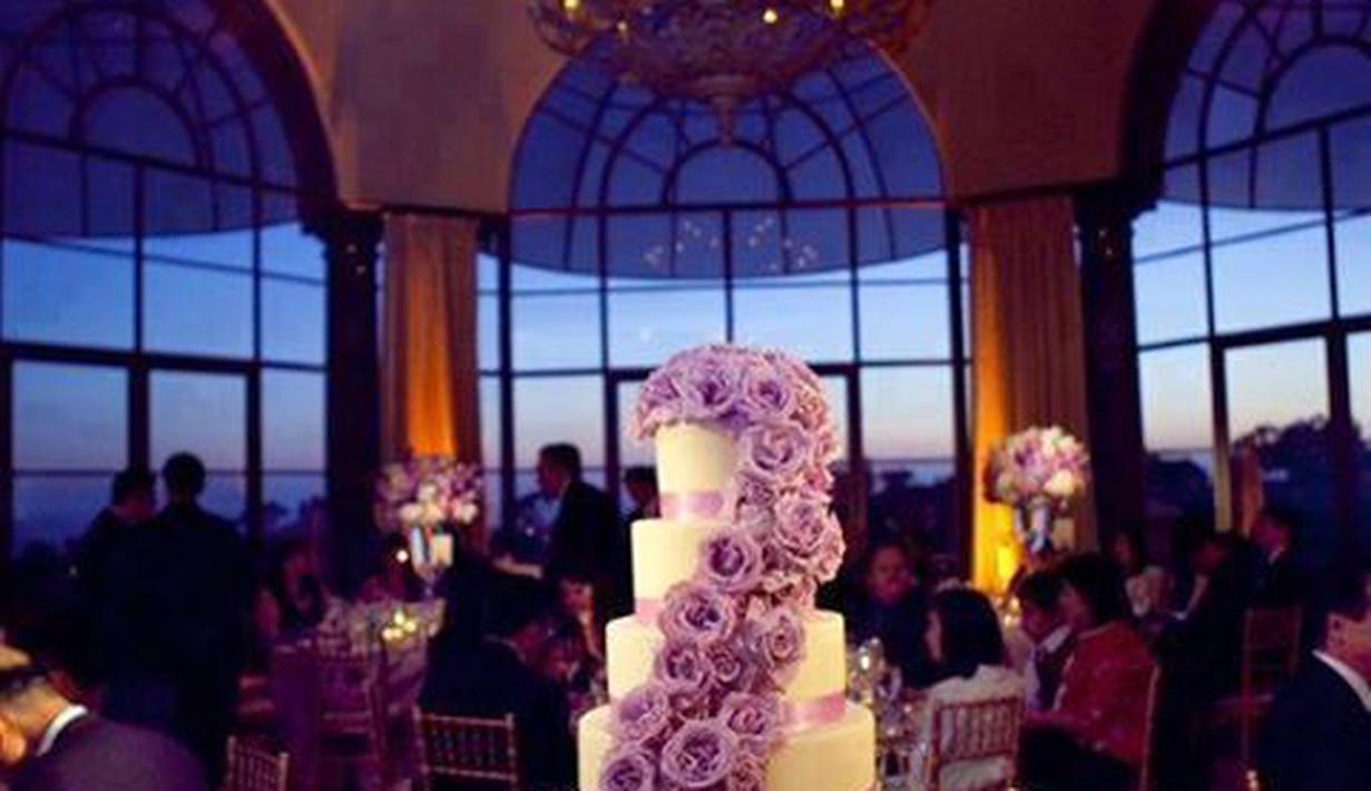 15+ Trend Terbaru Dekorasi Pernikahan Nuansa Ungu Putih ...