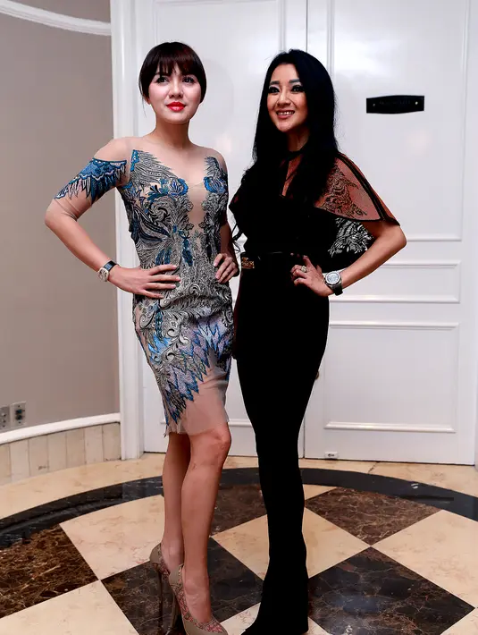 Di acara Couture Fashion Week New York, Vicky Shu diminta melengkapi desain baju Diana Putri dengan desain-desain sepatunya. (Wimbarsana Kewas/Bintang.com)