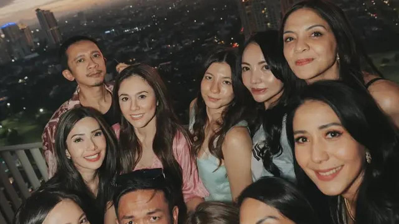 7 Potret Kejutan Ultah ke-44 Wulan Guritno, Seru ala Pesta Lajang