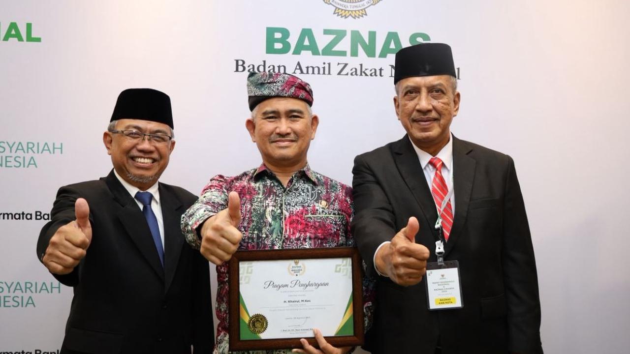 Wali Kota Tarakan Khairul Terima Anugerah BAZNAS Awards 2025