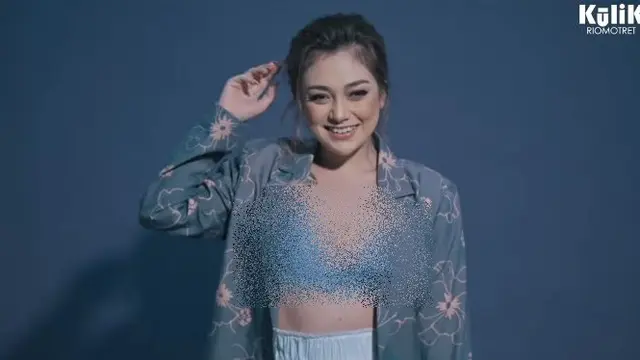 6 Gaya Pemotretan Terbaru Celine Evangelista, Curi Perhatian