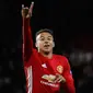 Gelandang MU, Jesse Lingard melakukan selebrasi usai mencetak gol ke gawang Feyenoord pada pertindangan Grup A Liga Europa di Stadion Old Trafford, Inggris (24/11). MU menang telak atas Feyenoord dengan skor 4-0. (Reuters/Carl Recine)