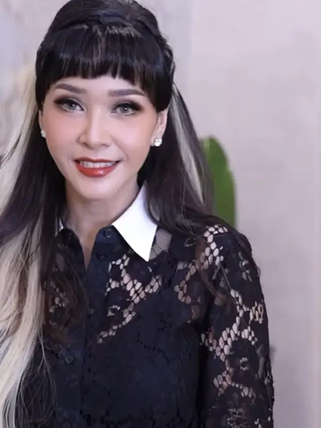 Tampilan Manglingi Maia Estianty yang Cosplay Jadi Cruella, Makin Awet Muda dengan Rambut Hitam Putih Berponi