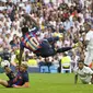 Tiga menit berselang Barcelona hampir mencetak gol penyeimbang lewat Ansu fati. Namun tembakan akrobatiknya masih menyamping dari mulut gawang. (AP/Manu Fernandez)