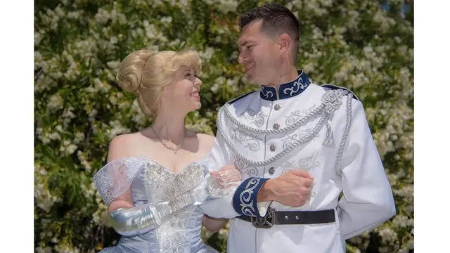 Mandy Pursley - cinderella dengan tangan palsu dari kaca