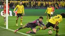 Dortmund tampil agresif sejak menit awal leg kedua babak 16 besar Liga Champions dimulai. (INA FASSBENDER/AFP)