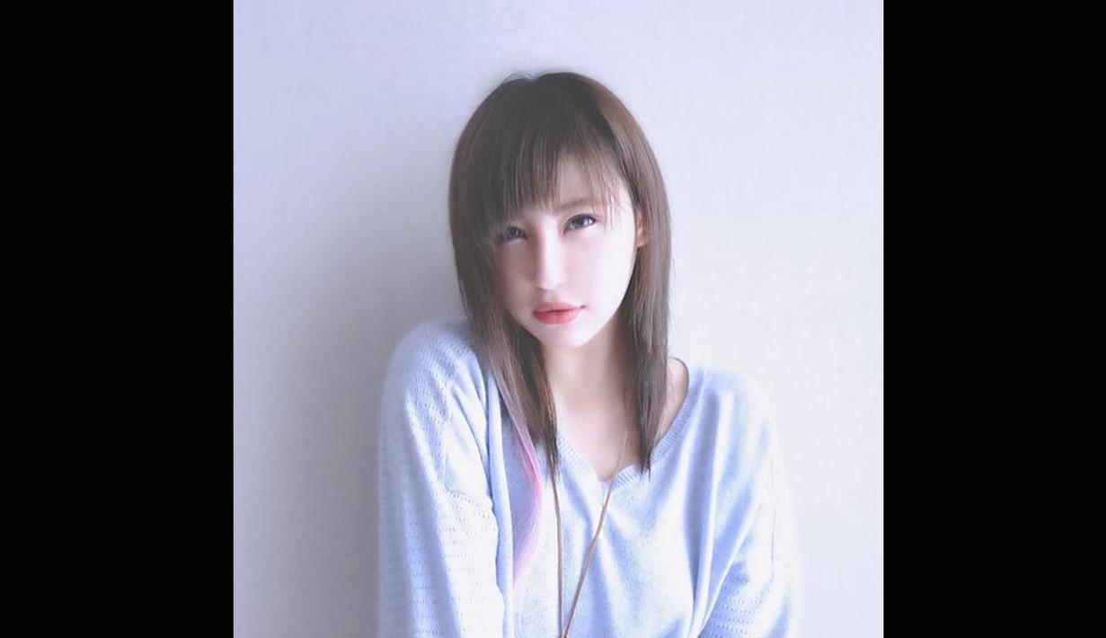 Dalam akun Instagram pribadinya, Aelke Mariska sering mengunggah foto-foto yang menampilkan kecantikannya bak boneka. (instagram.com/aelke)